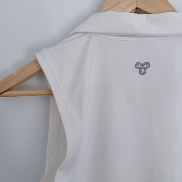Aritzia TnAction Outlast Tank in White - Picture 4 of 6